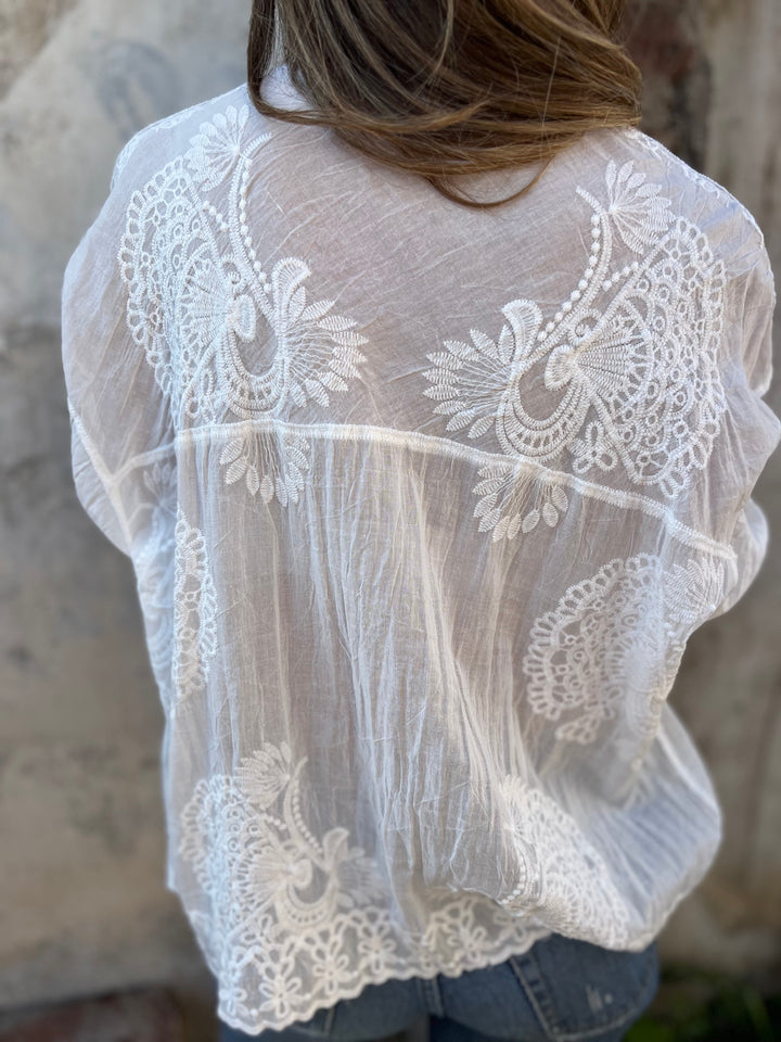 ISABELLE Camicetta chic ricamata in pizzo