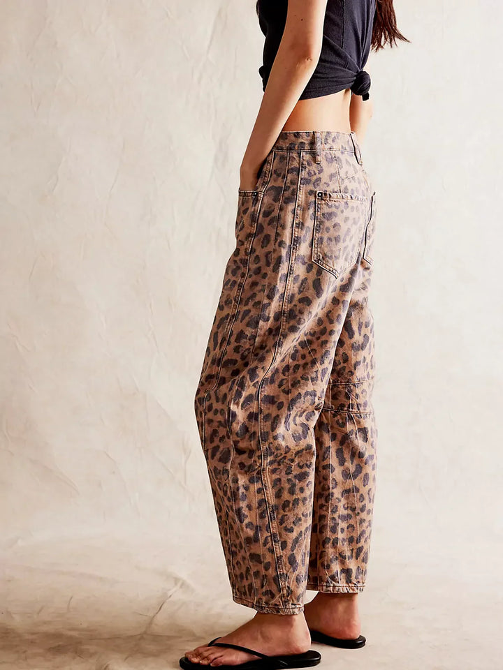 Jeans larghi con stampa leopardo