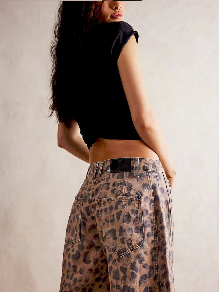 Jeans larghi con stampa leopardo