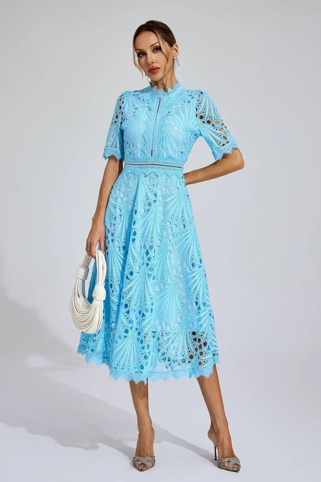 Vorelle - Vestito casual a maniche corte con ricami floreali
