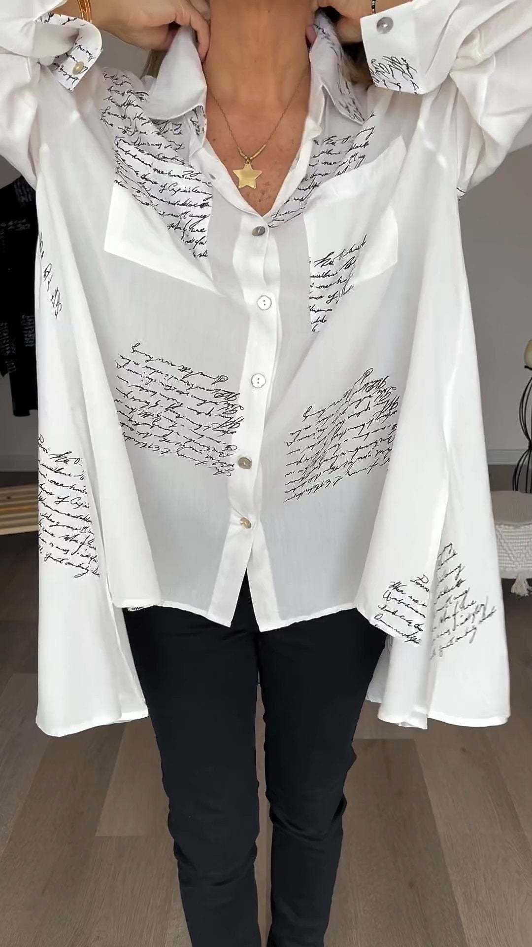 Camicia Callista con bottoni scritti a mano